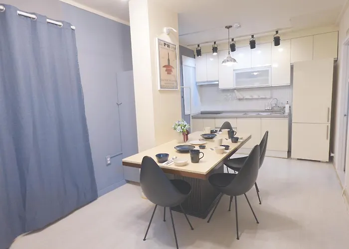 Jinique In Cozy ,2 ,3 Queen Beds, Gyeongbokgung Mrt 10min ,6person Possible,restaurant Street,hanbok Trip,near Gwanghwamun And Gyeongbokgung Palace Seul