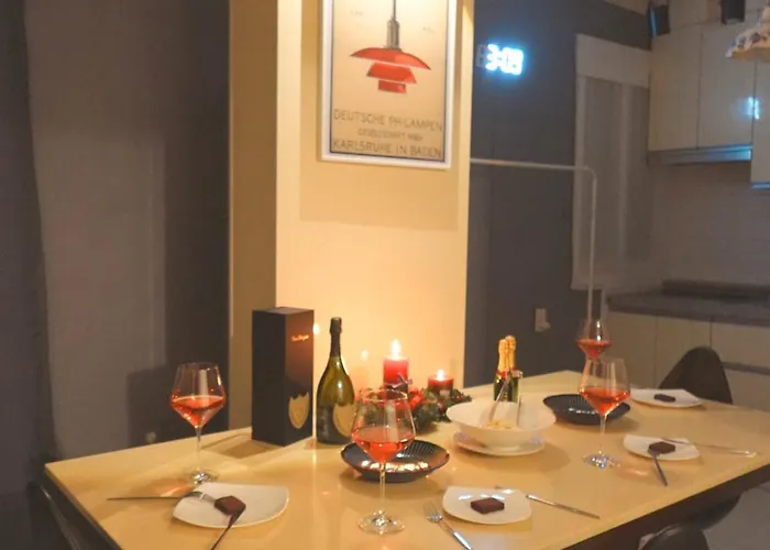 Jinique In Cozy ,2 ,3 Queen Beds, Gyeongbokgung Mrt 10min ,6person Possible,restaurant Street,hanbok Trip,near Gwanghwamun And Gyeongbokgung Palace *