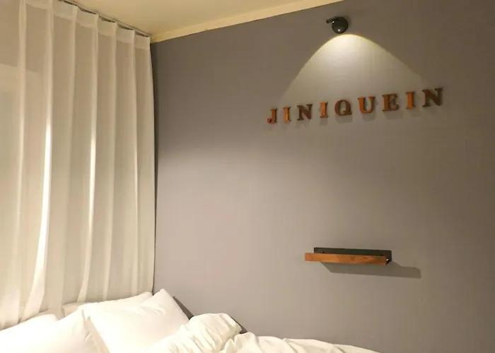 Jinique In Cozy ,2 ,3 Queen Beds, Gyeongbokgung Mrt 10min ,6person Possible,restaurant Street,hanbok Trip,near Gwanghwamun And Gyeongbokgung Palace Daire