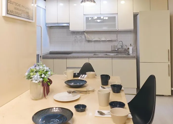 Jinique In Cozy ,2 ,3 Queen Beds, Gyeongbokgung Mrt 10min ,6person Possible,restaurant Street,hanbok Trip,near Gwanghwamun And Gyeongbokgung Palace Seul