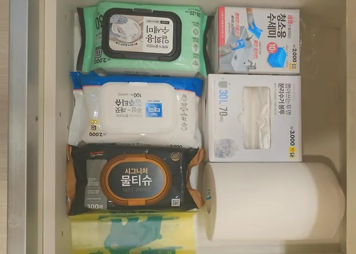 Jinique In Cozy ,2 ,3 Queen Beds, Gyeongbokgung Mrt 10min ,6person Possible,restaurant Street,hanbok Trip,near Gwanghwamun And Gyeongbokgung Palace Seul
