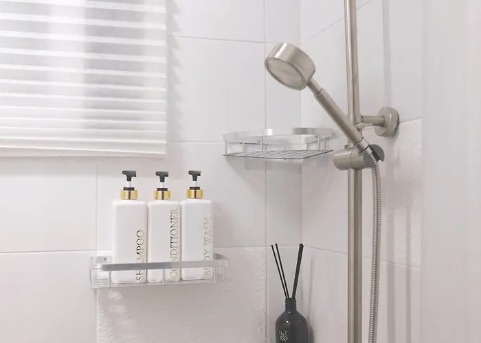 Jinique In Cozy ,2 ,3 Queen Beds, Gyeongbokgung Mrt 10min ,6person Possible,restaurant Street,hanbok Trip,near Gwanghwamun And Gyeongbokgung Palace