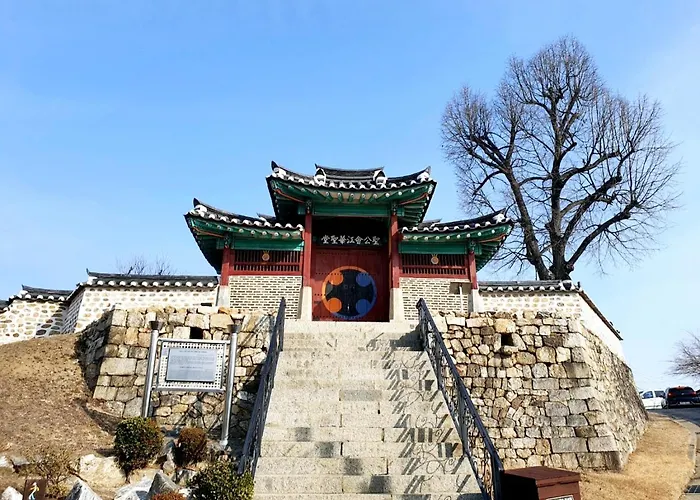 Jinique In Cozy ,2 ,3 Queen Beds, Gyeongbokgung Mrt 10min ,6person Possible,restaurant Street,hanbok Trip,near Gwanghwamun And Gyeongbokgung Palace